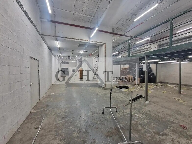 Industriel/Logistique dans Bagnolet à vendre - Photo de l’immeuble – Image 3 sur 15