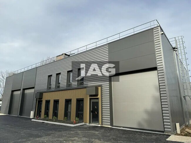 Plus de détails pour Local d’activités à vendre