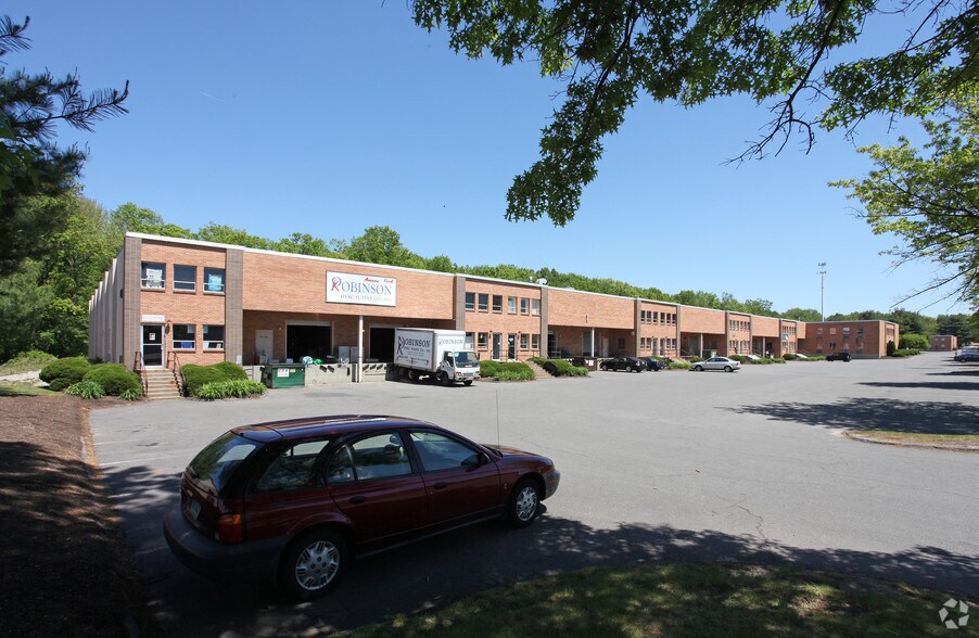 226-262 Prestige Park Rd, East Hartford, CT à louer - Photo principale – Image 1 sur 13