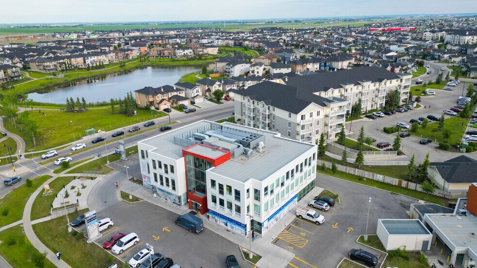 7171 80 Av NE, Calgary, AB à louer - Photo de l’immeuble – Image 1 sur 24