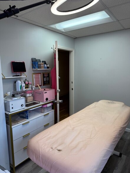 54 S Liberty Dr, Stony Point, NY à louer - Photo de l’immeuble – Image 3 sur 19