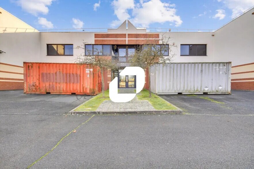 Local d’activités dans Champs-sur-Marne à louer - Photo de l’immeuble – Image 3 sur 8