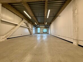 4805 Metropolitan Ave, Ridgewood, NY à louer Photo de l’immeuble– Image 1 sur 6