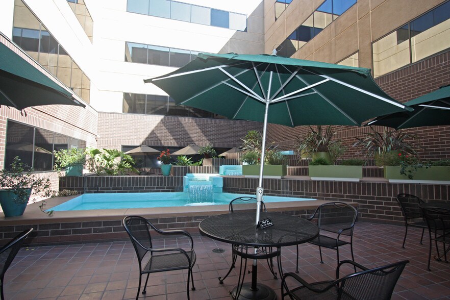 4221 Wilshire Blvd, Los Angeles, CA à louer - Photo de l’immeuble – Image 2 sur 45