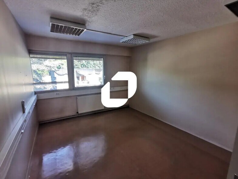 Bureau dans Neuilly-sur-Marne à louer - Photo de l’immeuble – Image 3 sur 4