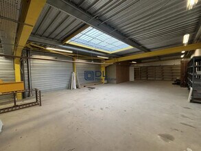 Industriel/Logistique dans La Ville-du-Bois à vendre Photo intérieure– Image 2 sur 10