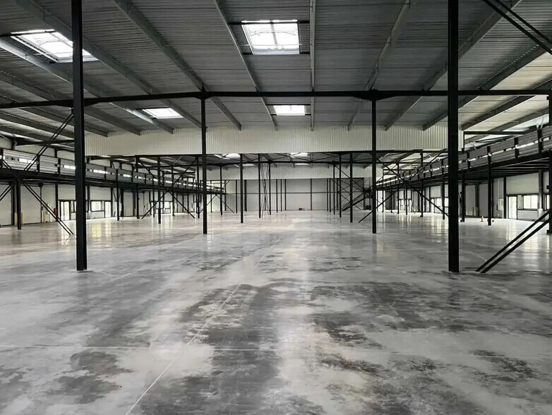 Industriel/Logistique dans Buc à louer - Photo intérieure – Image 2 sur 3