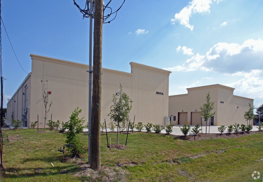 10511 Windsor Ln, Houston, TX à louer - Photo de l’immeuble – Image 3 sur 7