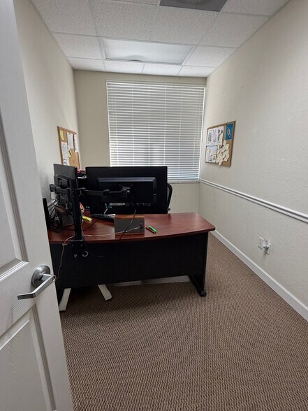 6150 Diamond Centre Ct, Fort Myers, FL à vendre - Photo intérieure – Image 2 sur 7