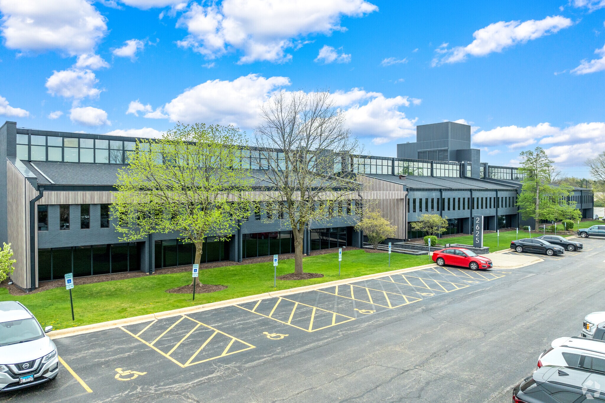 2625 Butterfield Rd, Oak Brook, IL à louer Photo de l’immeuble– Image 1 sur 32