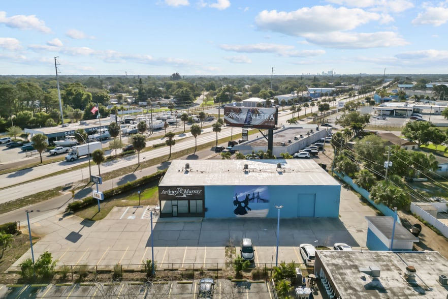 3350 Tyrone Blvd N, Saint Petersburg, FL à louer - Photo de l’immeuble – Image 2 sur 9