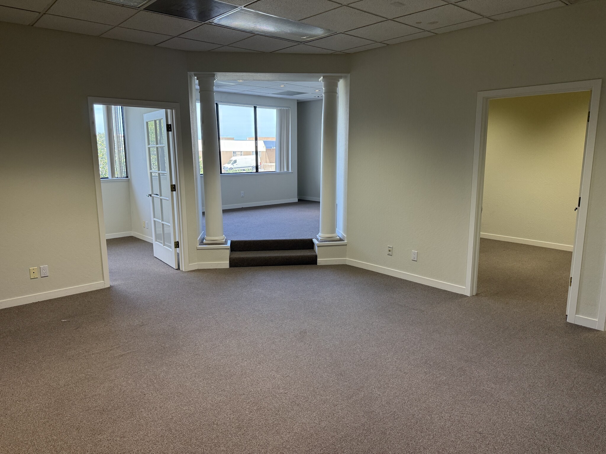 5 Harris Ct, Monterey, CA à louer Photo intérieure– Image 1 sur 6