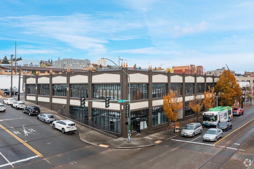 2320 Pacific Ave, Tacoma, WA à vendre - Photo principale – Image 1 sur 6