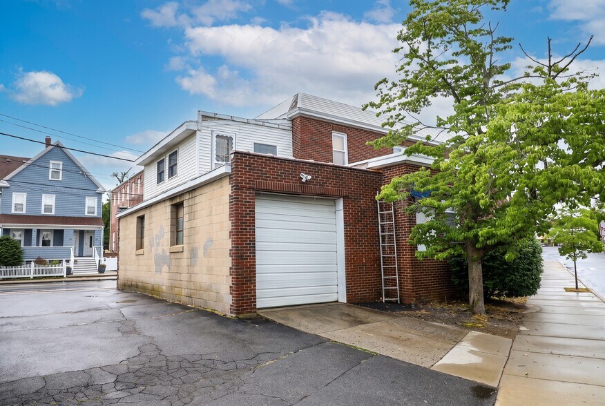 1 Sprague St, Revere, MA à vendre - Photo de l’immeuble – Image 1 sur 58
