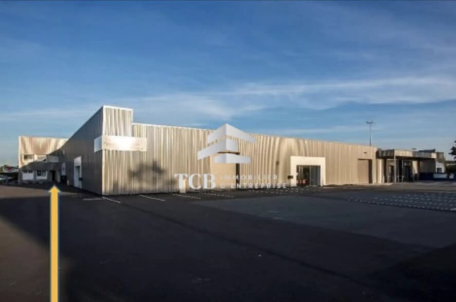 11-13 Boulevard Des Bretonnières, SAINT-BARTHELEMY-D'ANJOU à louer - Photo de l’immeuble – Image 1 sur 3