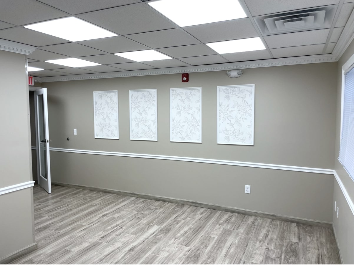 1010 GAR Hwy, Swansea, MA 02777 - Lot 7 - - Photo intérieure - Image 2 of 11