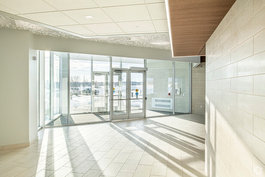 4617 Liuna Way, Deforest, WI à vendre - Hall d’entrée – Image 2 sur 6