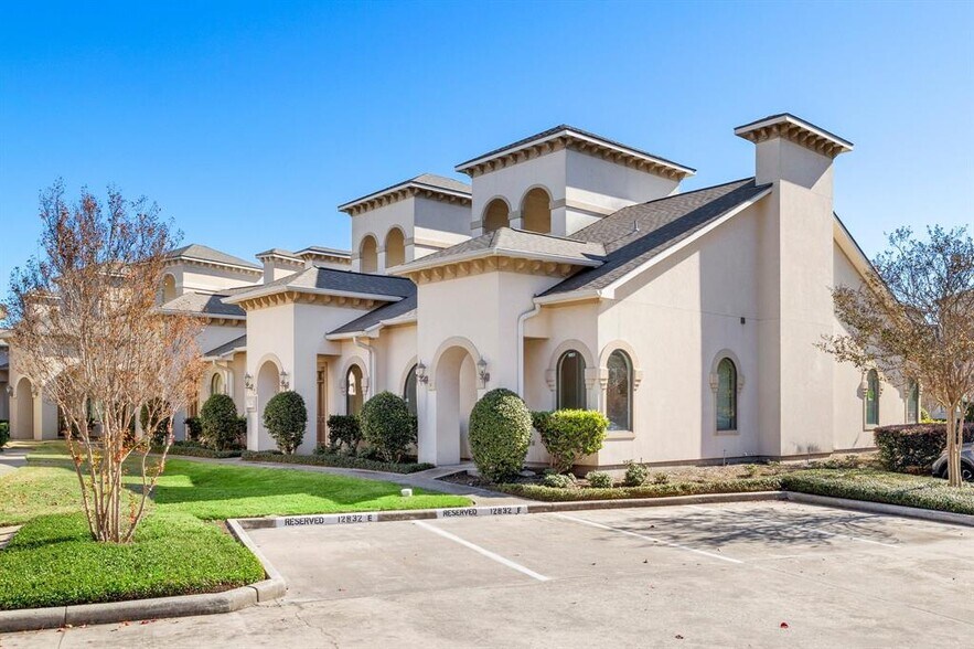 12832 Willow Centre Dr, Houston, TX à vendre - Photo de l’immeuble – Image 2 sur 28
