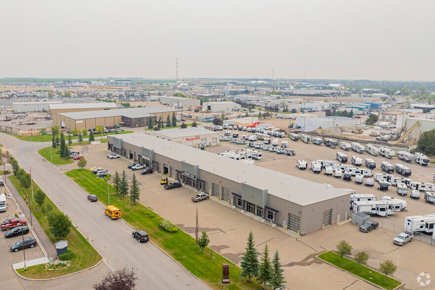 51 East Lake Ave NE, Airdrie, AB à louer - Aérien – Image 3 sur 3