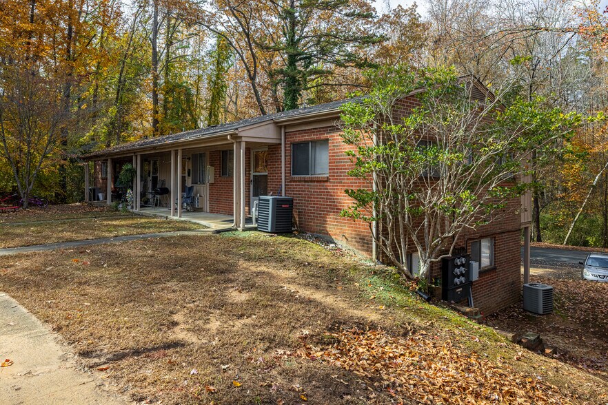 400 Tanglewylde Dr, South Boston, VA à vendre - Photo de l’immeuble – Image 2 sur 17