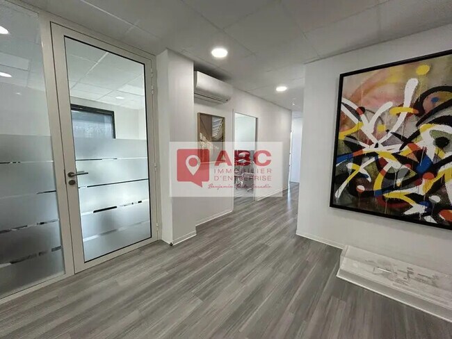 Plus de détails pour Bureau à louer