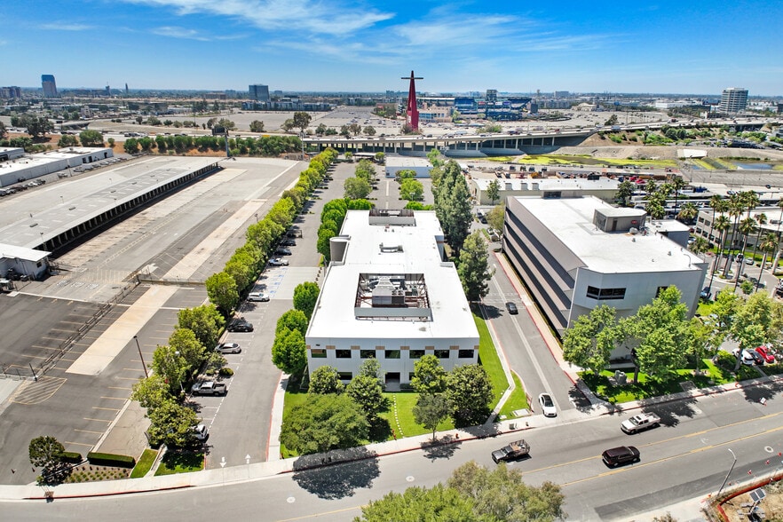 746 N Eckhoff St, Orange, CA à louer - Photo de l’immeuble – Image 3 sur 9