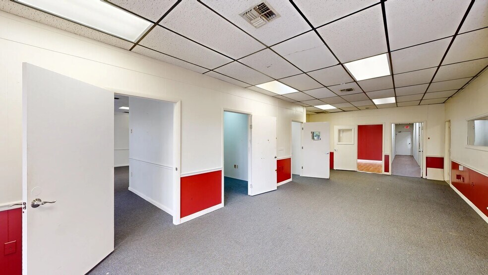 2120- 2150 Collier Avenue portefeuille de 3 biens à vendre sur LoopNet.fr - Numérisation 3D Matterport – Image 3 sur 33