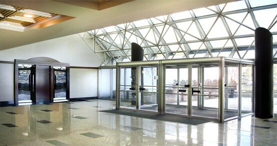 700 Veterans Memorial Hwy, Hauppauge, NY à louer - Photo de l’immeuble – Image 3 sur 7
