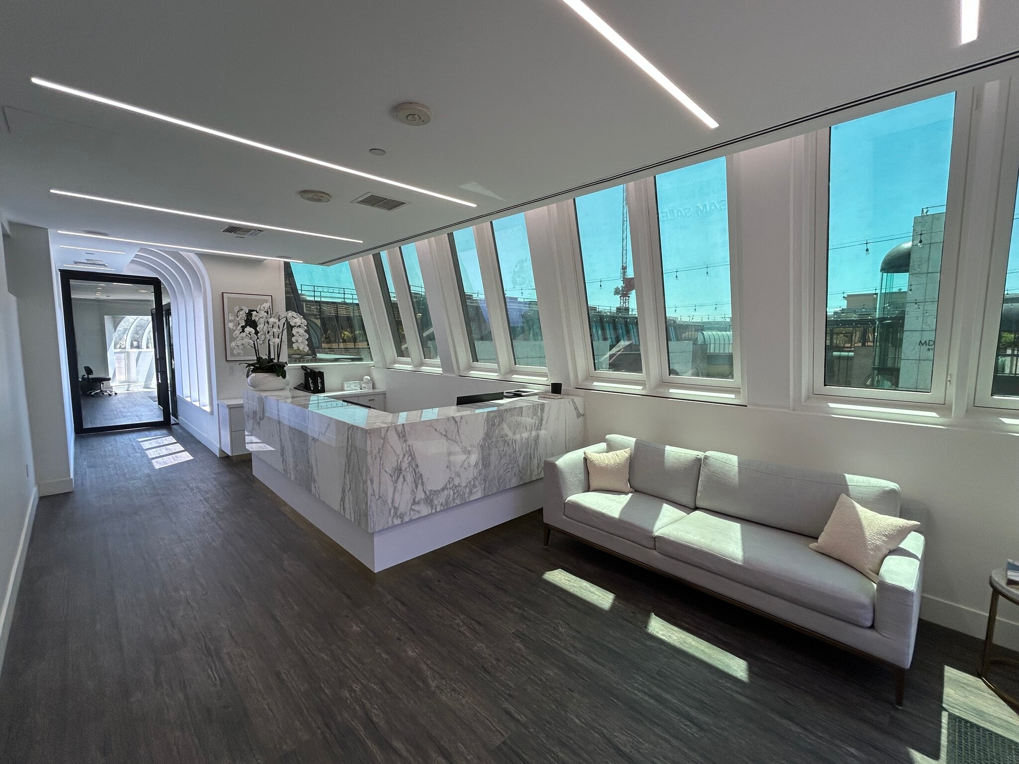 421 N Rodeo Dr, Beverly Hills, CA à louer Photo intérieure– Image 1 sur 17