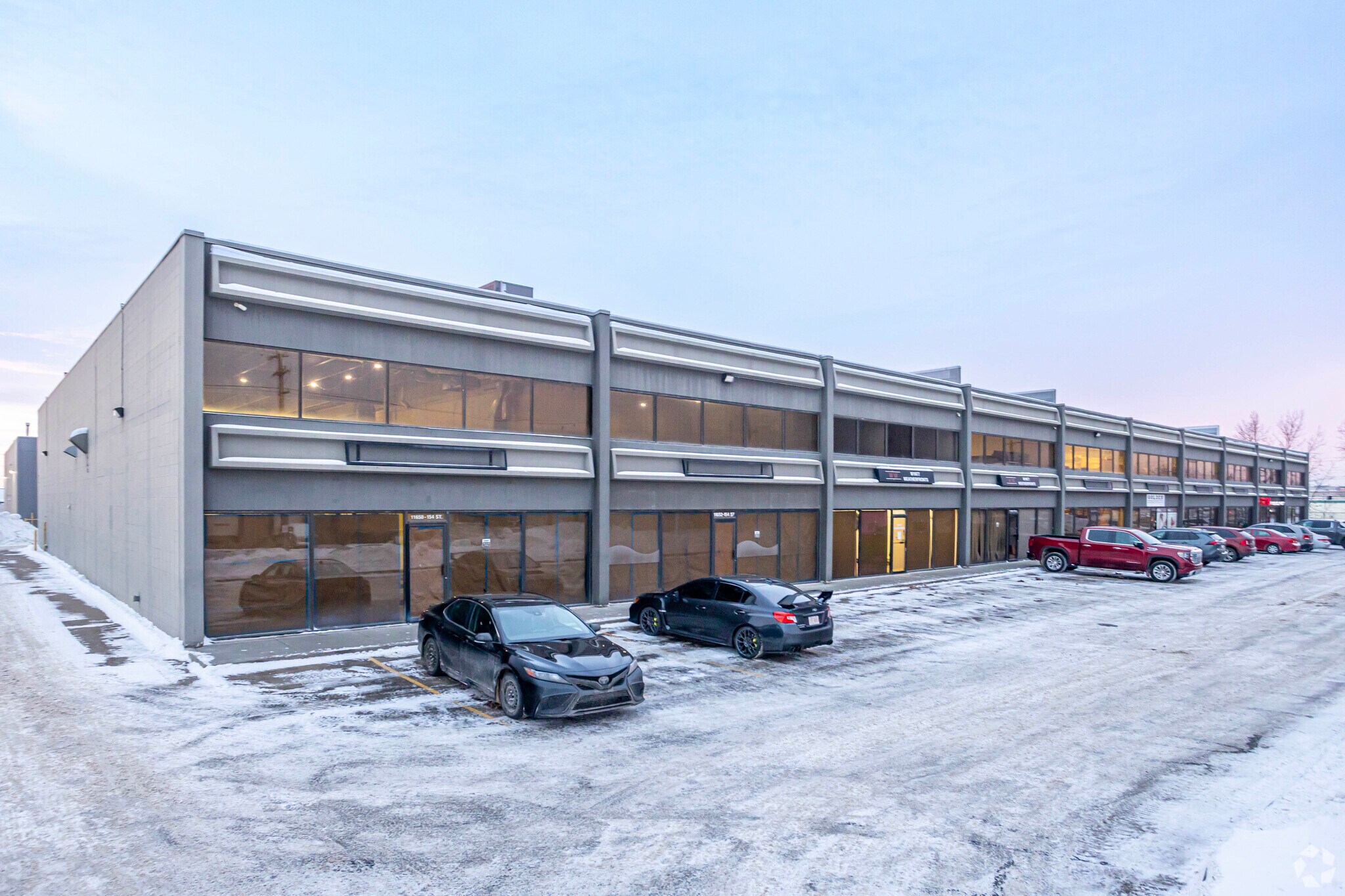 11650-11668 154 St NW, Edmonton, AB à louer Photo principale– Image 1 sur 4