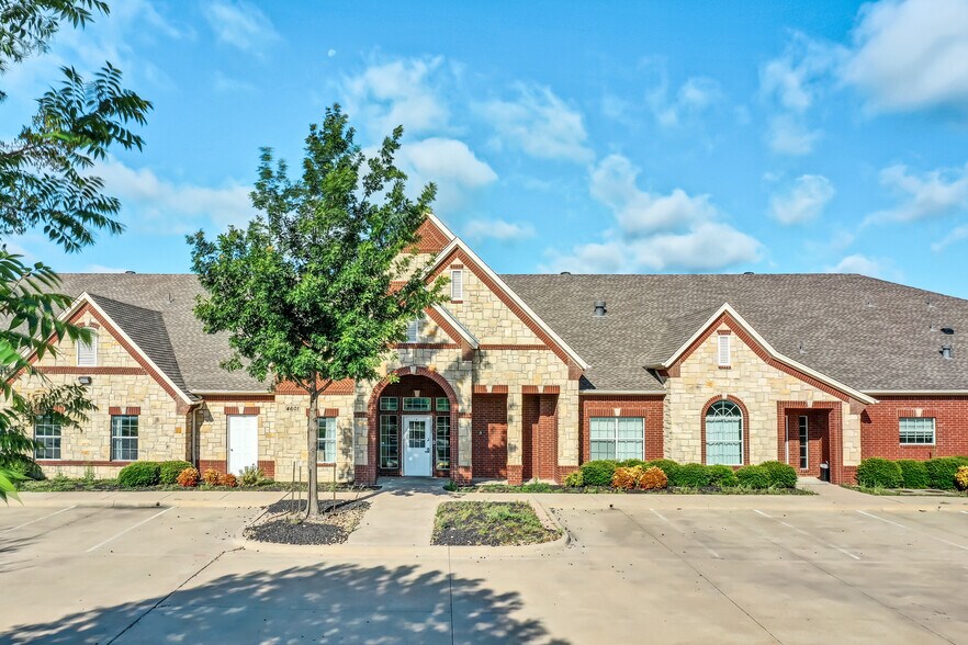 4601 Huffines Blvd, Fort Worth, TX à louer - Photo principale – Image 1 sur 17