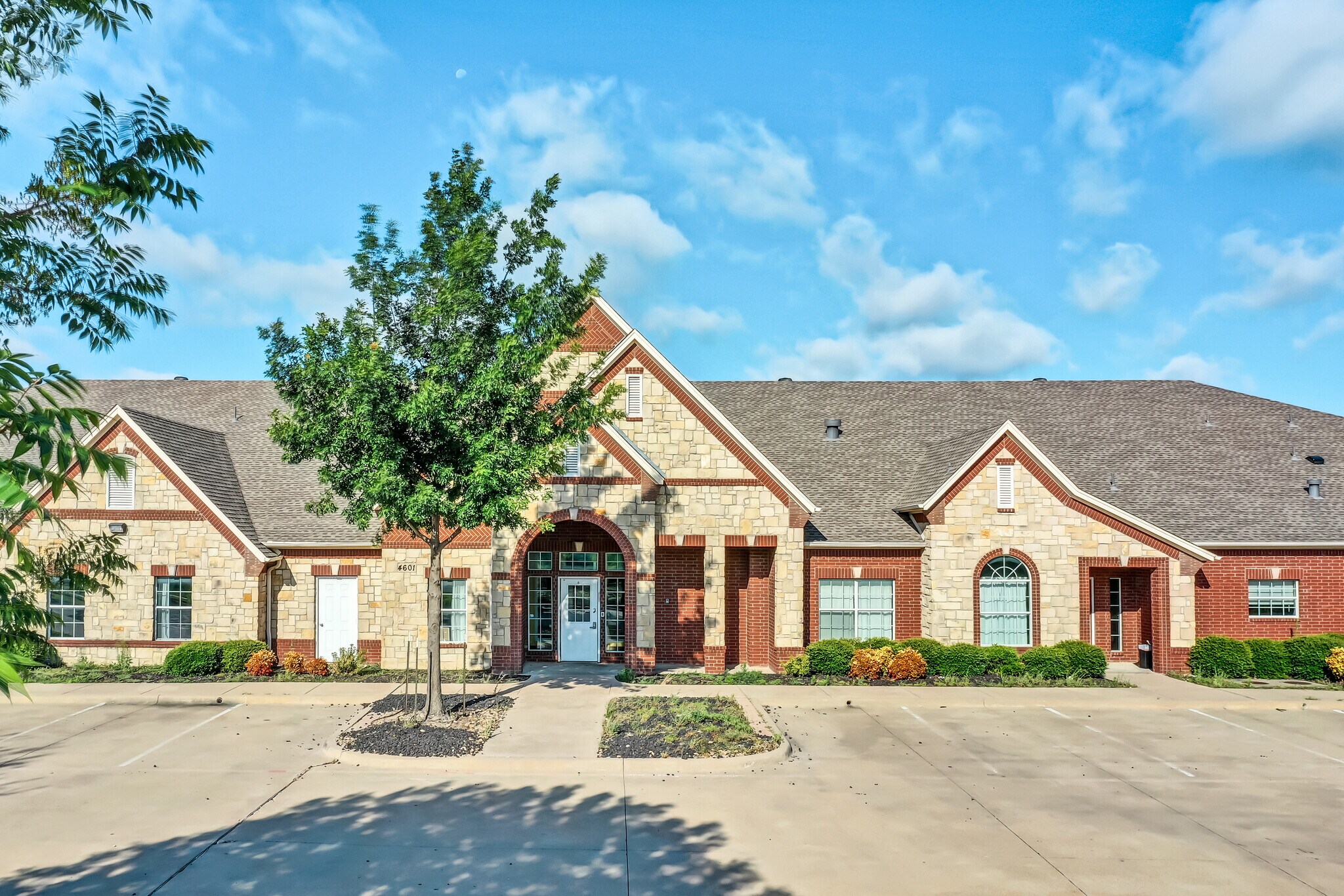 4601 Huffines Blvd, Fort Worth, TX à louer Photo principale– Image 1 sur 18