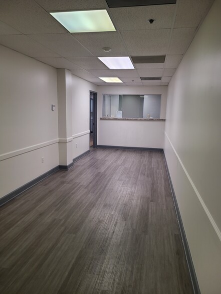 525 Jack Martin Blvd, Brick, NJ à louer - Photo intérieure – Image 3 sur 4