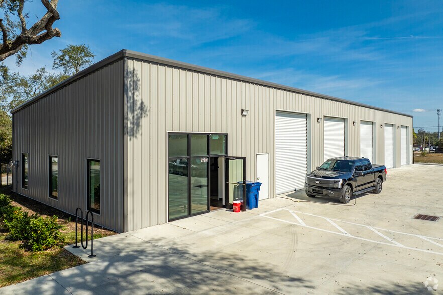 9203 N 19th St, Tampa, FL à louer - Photo principale – Image 1 sur 10