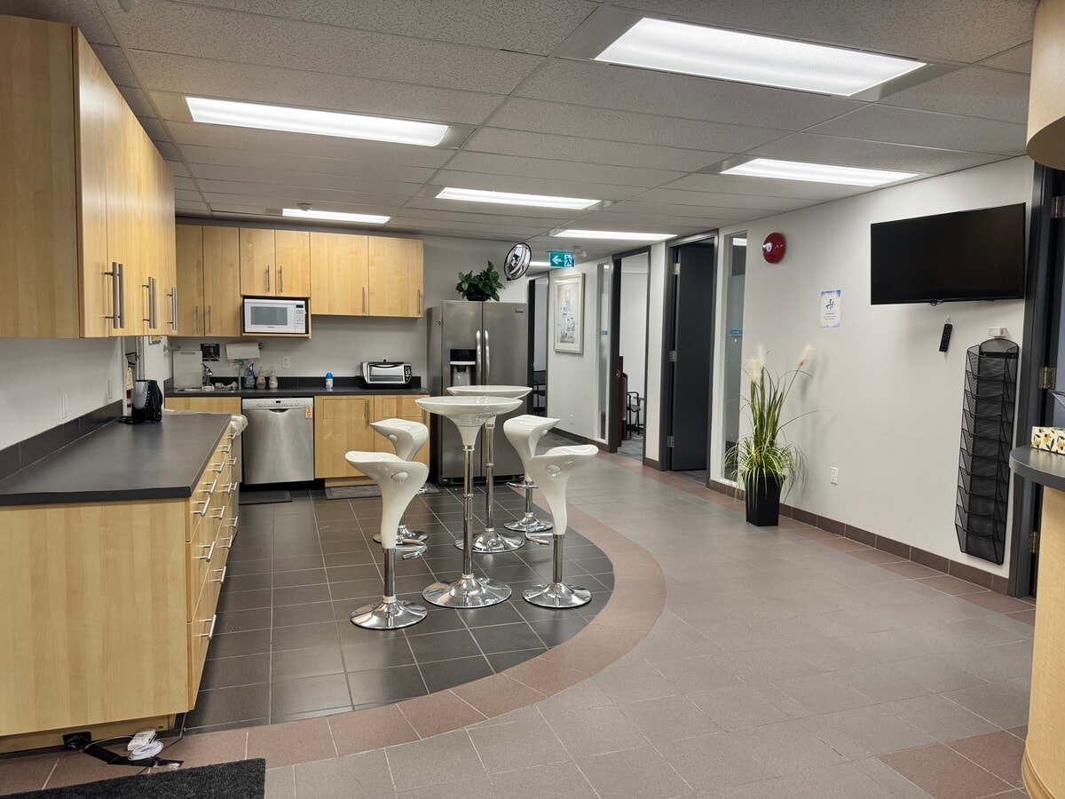 900 6th Ave SW, Calgary, AB T2P 3K2 - Lot 600 - - Photo intérieure - Image 2 of 9