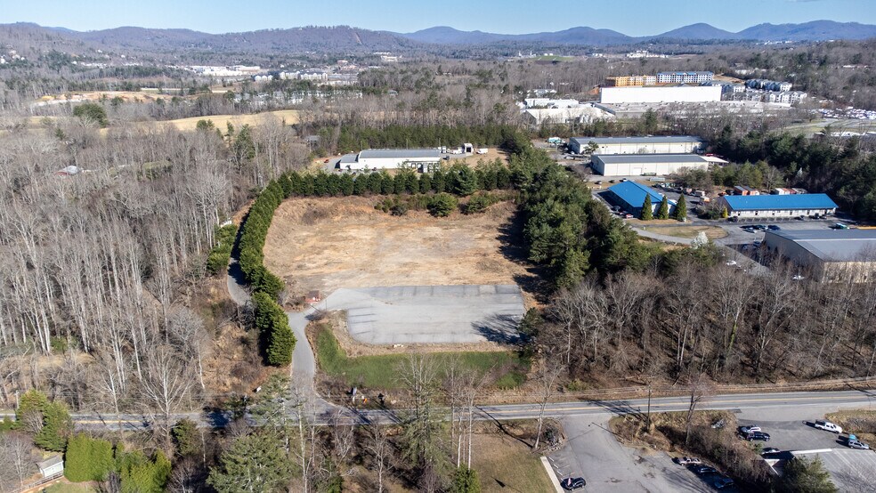 9 Frito Way, Arden, NC à vendre - Photo de l’immeuble – Image 2 sur 3