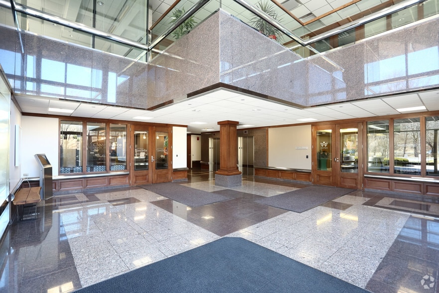 175 Capital Blvd, Rocky Hill, CT à louer - Hall d’entrée – Image 1 sur 2