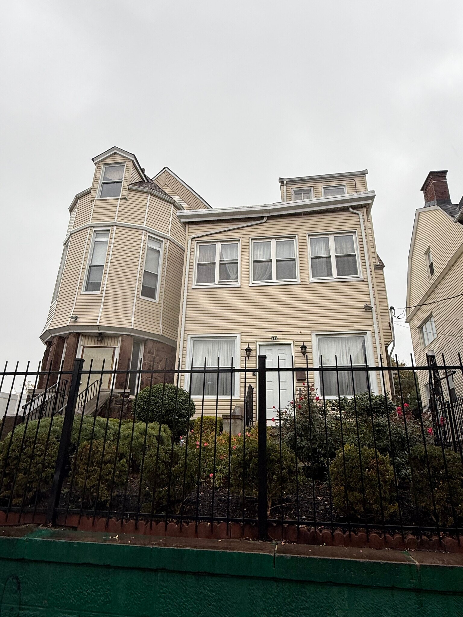 212-214 Clifton Ave, Newark, NJ à vendre Photo de l’immeuble– Image 1 sur 17