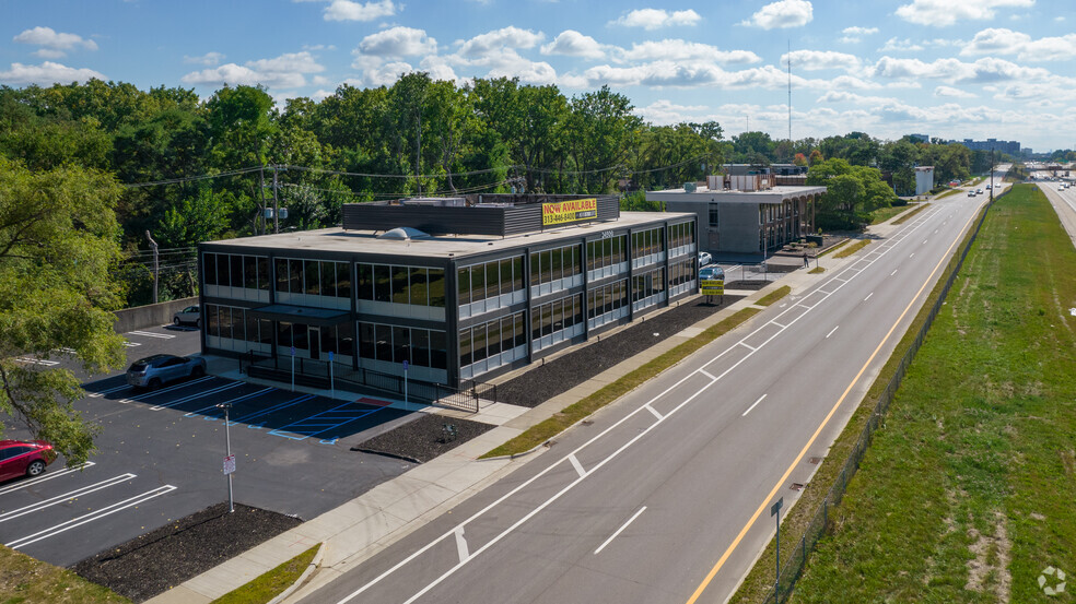 24500 Northwestern Hwy, Southfield, MI à louer - Photo de l’immeuble – Image 1 sur 14