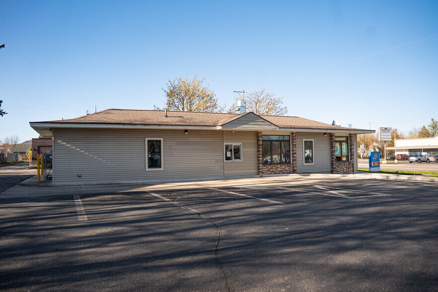 206 Cypress St, Manistee, MI à vendre - Photo de l’immeuble – Image 3 sur 6