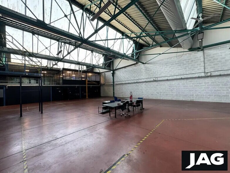 Bureau dans Villeurbanne à louer - Photo de l’immeuble – Image 2 sur 13