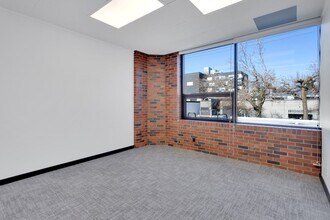975 SE Sandy Blvd, Portland, OR à louer Photo intérieure– Image 2 sur 15
