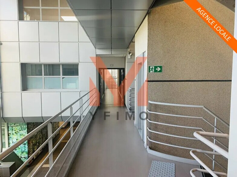 Bureau dans Poissy à louer - Photo de l’immeuble – Image 1 sur 5