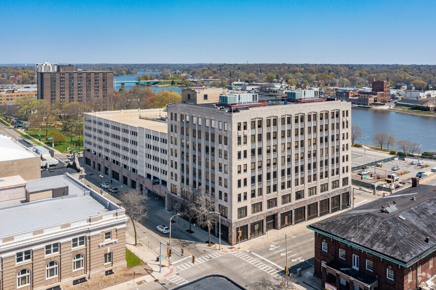 303 N Main St, Rockford, IL à louer - Photo de l’immeuble – Image 3 sur 4