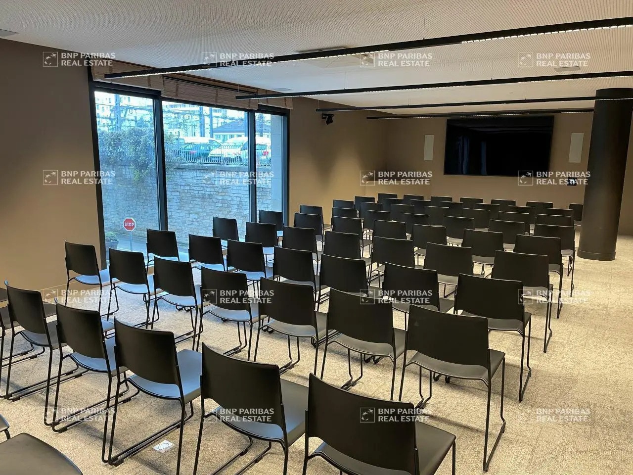 Bureau dans Lyon à louer Photo de l’immeuble– Image 1 sur 2