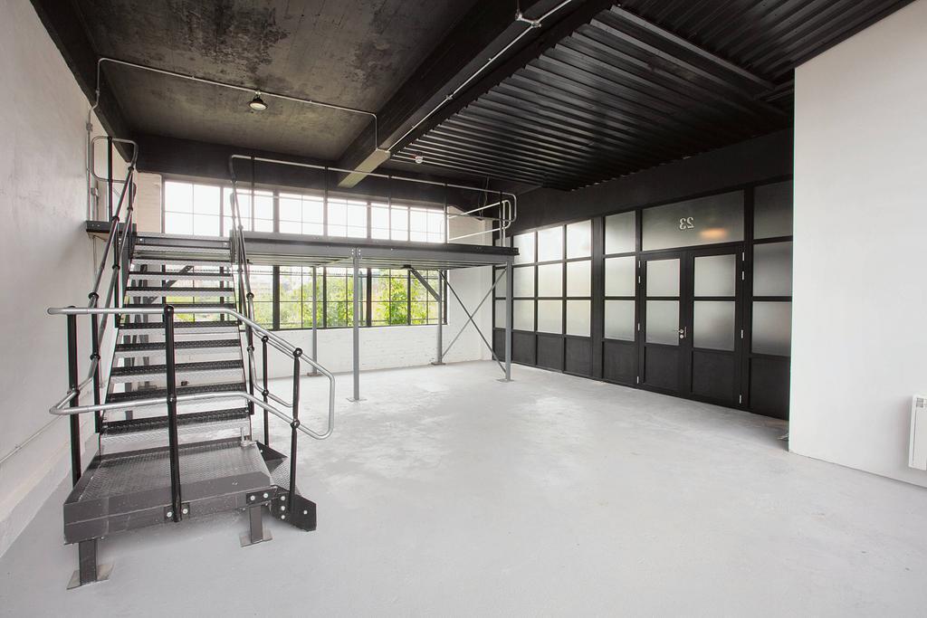 Mowat Industrial Estate, Watford à louer Photo de l’immeuble– Image 1 sur 12