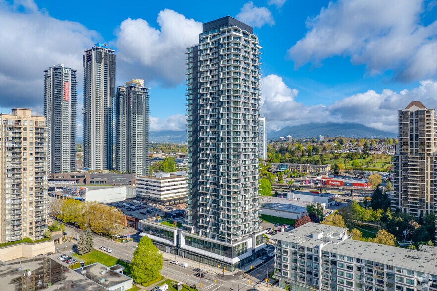 4285 Dawson St, Burnaby, BC à vendre - Photo de l’immeuble – Image 1 sur 8