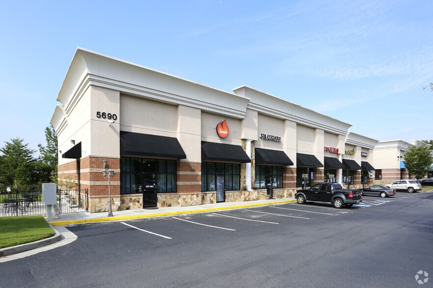 5700 Cumming Hwy, Buford, GA à louer - Photo principale – Image 2 sur 11