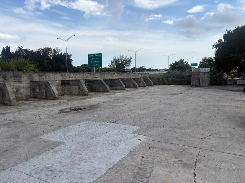 1800 4th Avenue Ext, Lake Worth Beach, FL à louer - Photo de l’immeuble – Image 2 sur 16