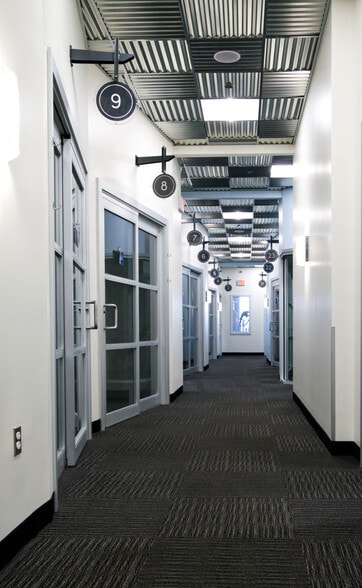 6501 Grape Rd, Mishawaka, IN à louer - Photo intérieure – Image 2 sur 9